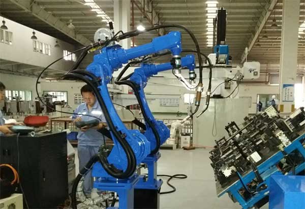 自动焊接机器人在国内外发展趋势