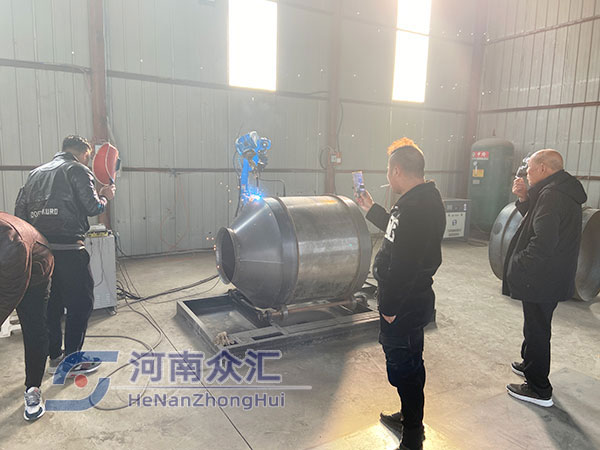 河南众汇小滚筒自动焊接项目 昆明客户慕名而来